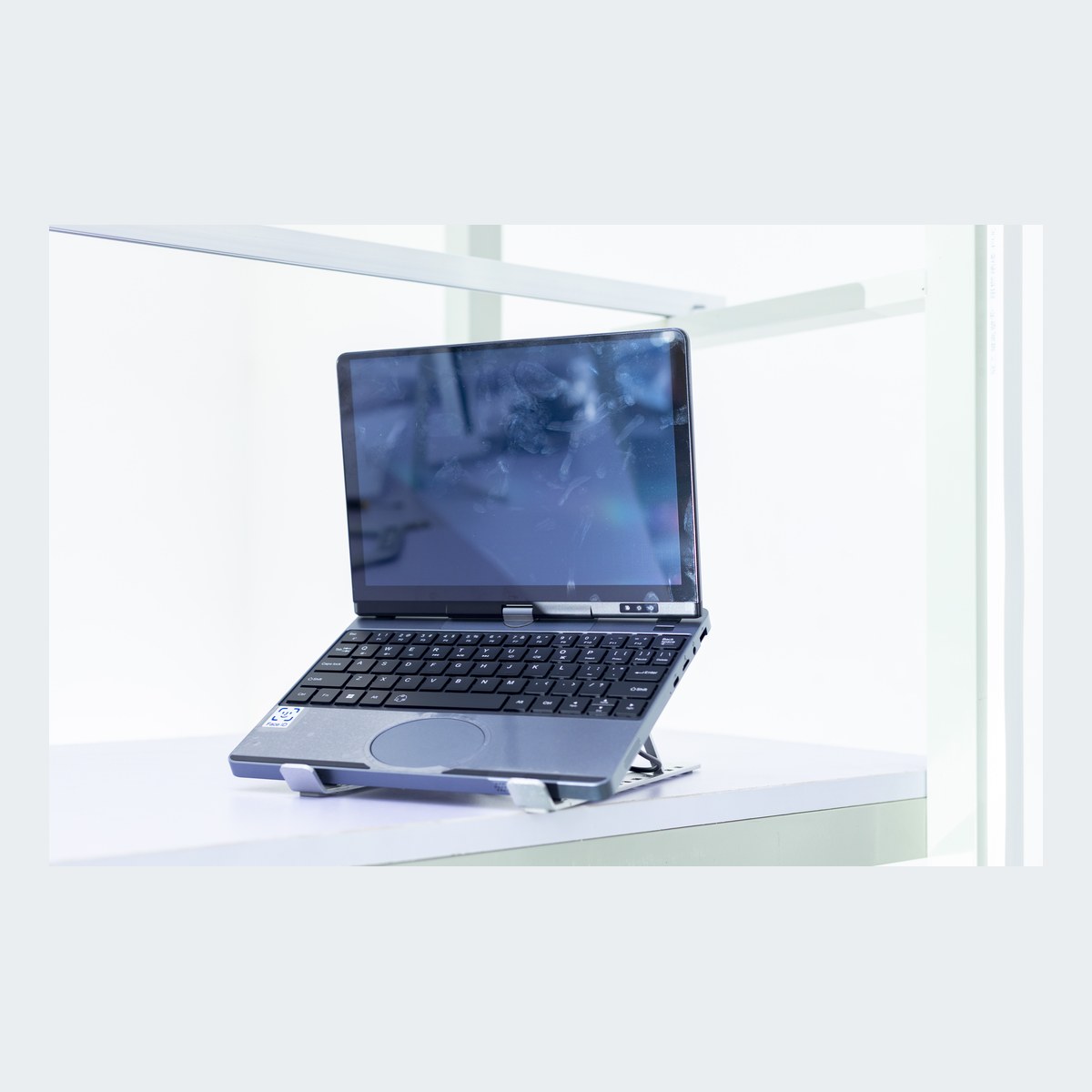 MP8 — Mini PC à écran tactile